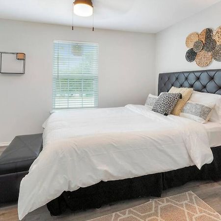Cozy Two Bedroom Home Minutes From Downtown! ヒューストン エクステリア 写真