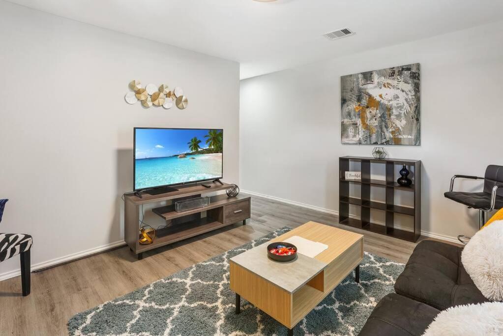 Cozy Two Bedroom Home Minutes From Downtown! ヒューストン エクステリア 写真